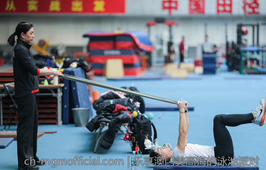 乐享澳门美高梅的泳池派对
